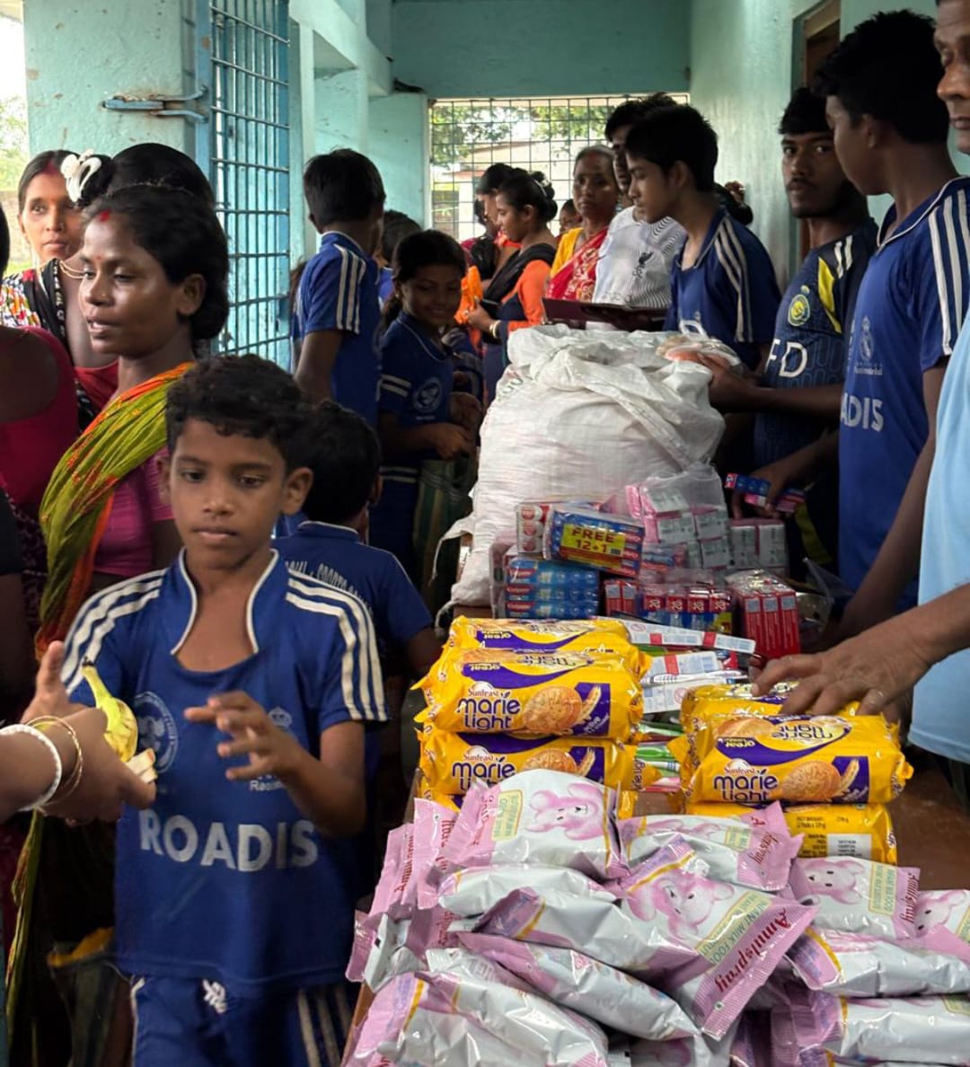 🌱Desde Medical Service Care compartimos una nueva acción solidaria

El pasado 20 de agosto el equipo de #IIMC distribuyeron alimentos nutritivos en la Escuela Deportiva y Social del IIMC y la Fundación Real Madrid

#RSC
#MedicalServiceCare
📍IIMC, Calcuta iimc.es