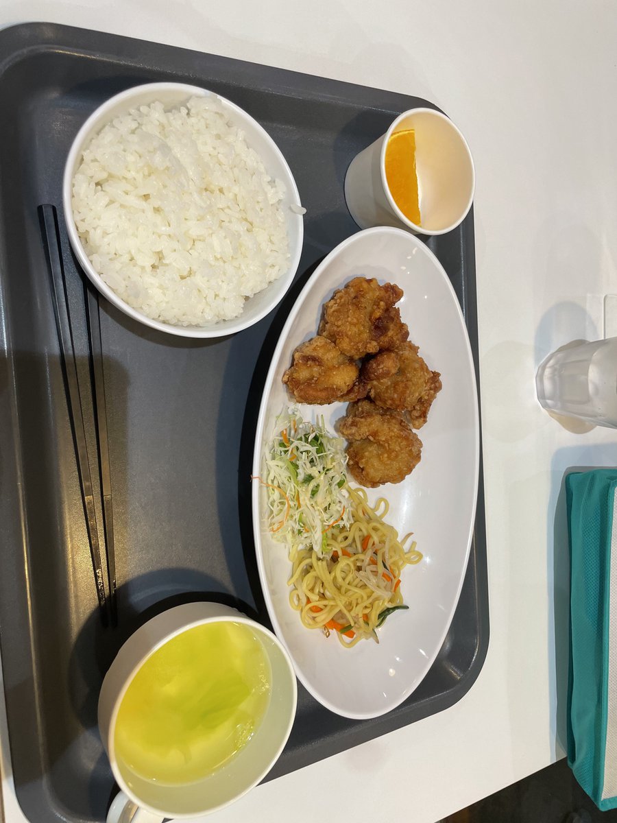 @ShivaMadness おとももちと行ってなおこれです
写真が昨日と今日の晩飯やけど味薄い量少ない冷めちゃってるのクソ3拍子でほんまに苦しい 