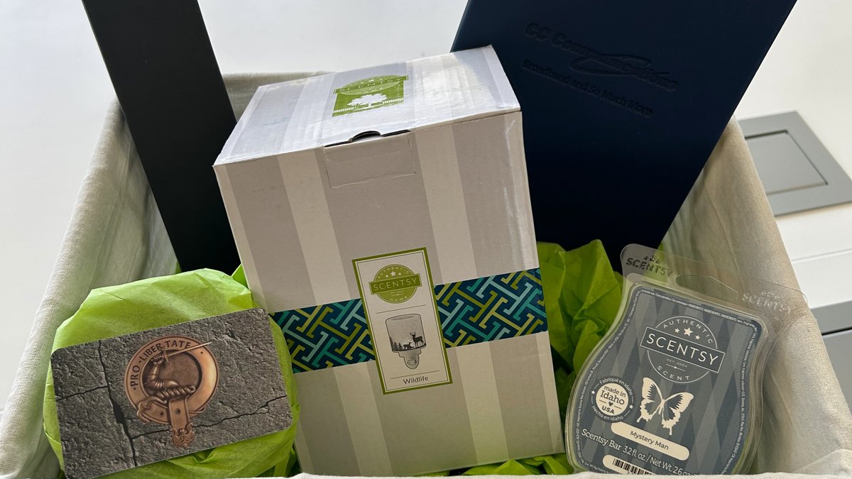 CCComm_Nevada's tweet image. 🎉 Win Big at the #FallonCantaloupeFestival &amp;amp; #CountryFair! 🎉

Stop by the #CCCommunications booth in Sponsor Row (behind the Pavilion) on Saturday &amp;amp; Sunday for your chance to enter our exciting raffle! 

*Some of Saturday raffle prizes pictured.