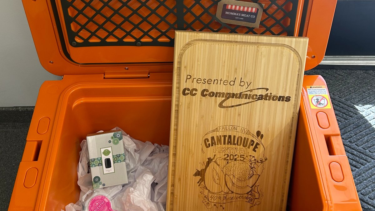 CCComm_Nevada's tweet image. 🎉 Win Big at the #FallonCantaloupeFestival &amp;amp; #CountryFair! 🎉

Stop by the #CCCommunications booth in Sponsor Row (behind the Pavilion) on Saturday &amp;amp; Sunday for your chance to enter our exciting raffle! 

*Some of Saturday raffle prizes pictured.