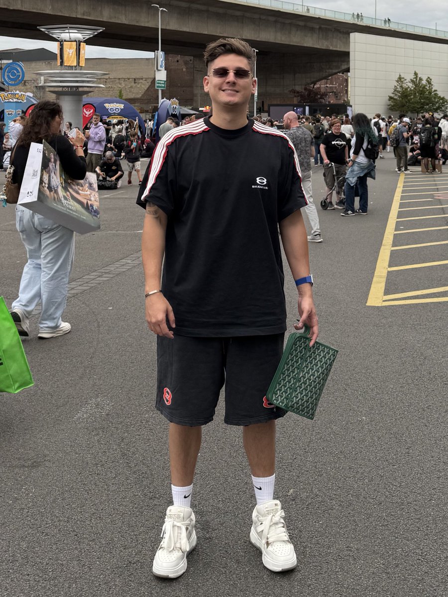 Halle 8 <a href="/TANZVERBOTcf/">TANZVERBOT</a> 🤝