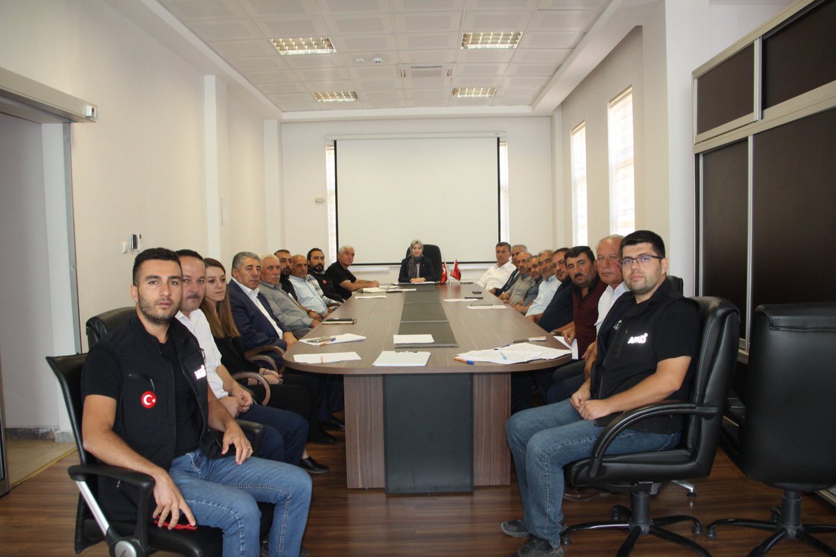 📝 ‼️Tokat ili Sulusaray ilçesi merkezli 1️⃣8️⃣.0️⃣4️⃣.2️⃣0️⃣2️⃣4️⃣ tarihinde saat 🕰️ 1️⃣8️⃣.1️⃣1️⃣ sıralarında meydana gelen 5.6
büyüklüğündeki deprem ile Yozgat ili Kadışehri ilçesinde hasara uğrayan konutlarda EYY( evine yapana yardım) afet konutları ilgili toplantı yapılmıştır.