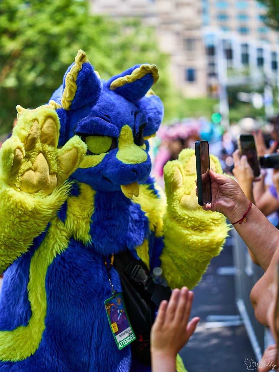 Look at the camera!! 📸🤩

📸: <a href="/yellyXP/">YellyXP🔜FD, MP, AFC</a> 
🪡: <a href="/_SFcostumes/">Starfall Costumes</a> 

#FursuitFriday