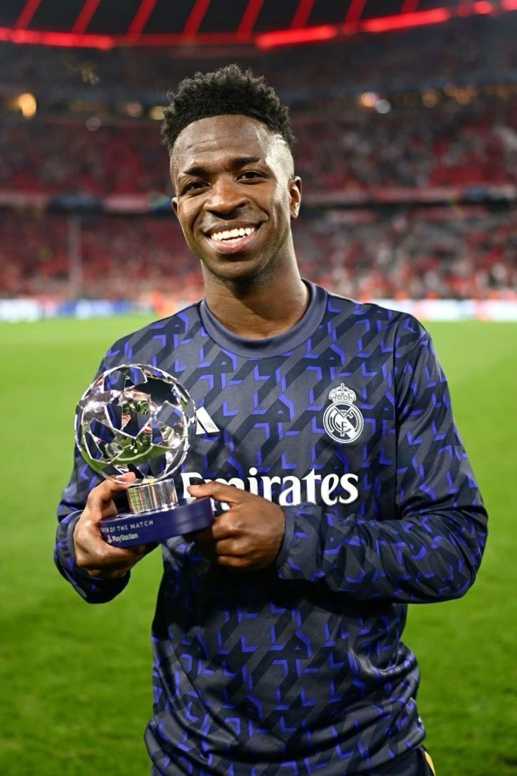 GioVini_7's tweet photo. Tweet risqué : La double confrontation de Vinicius contre le Bayern est meilleur que celle de Yamal contre L'inter Milan. https://t.co/8I61aGTfU5
