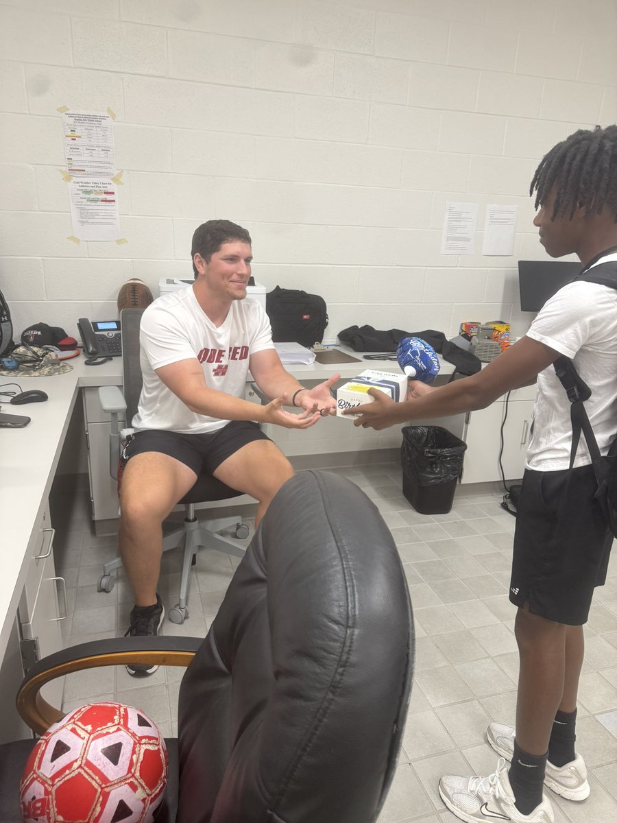 Happy birthday Coach <a href="/thomashathorn23/">Thomas Hathorn</a>! We are blessed with your abilities as a man and a coach. <a href="/HumbleISD_KMS/">Kingwood Middle</a> #KMSCougarPRIDE