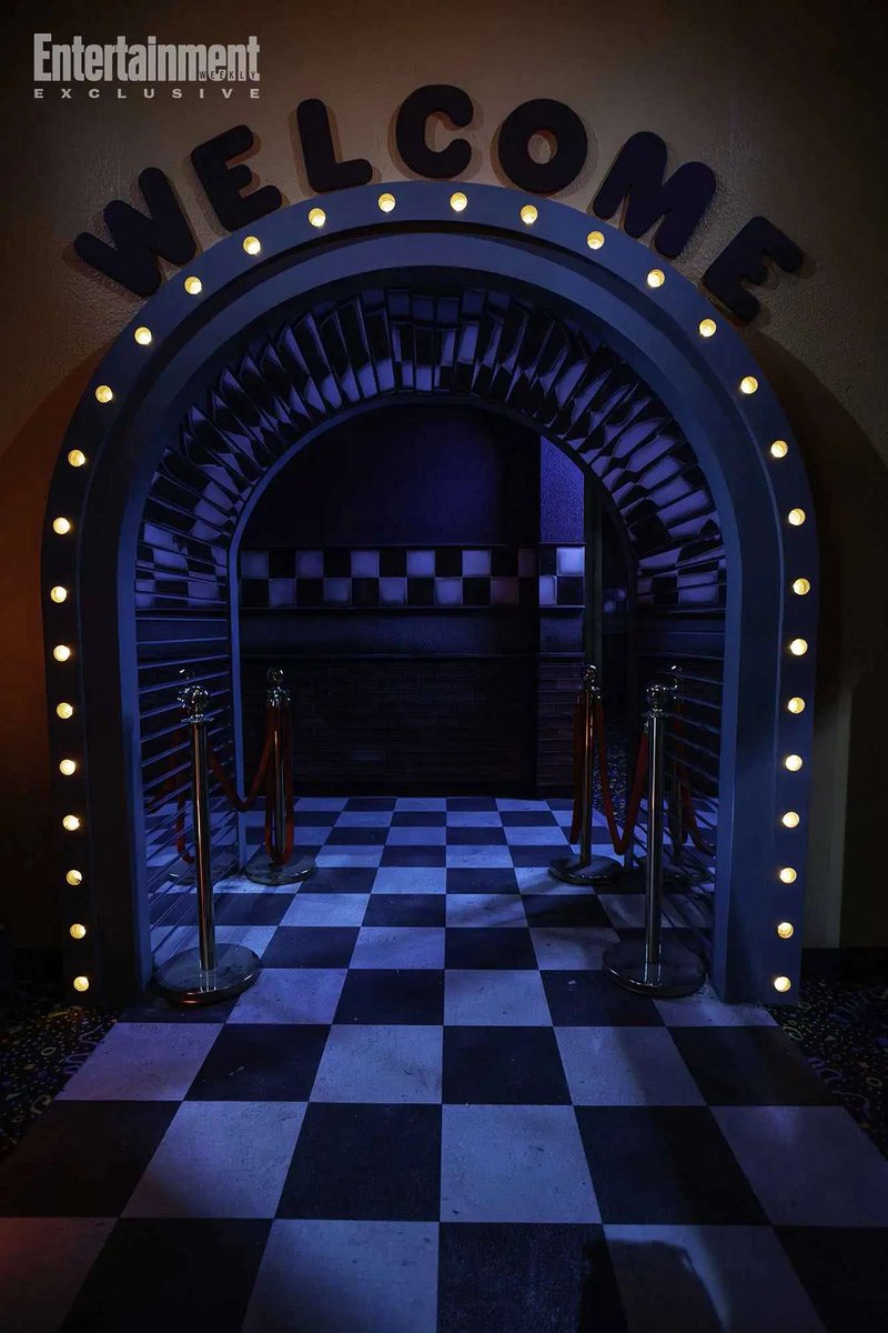 THE FIRST OFFICIAL LOOK AT THE FIVE NIGHTS AT FREDDY'S HAUNTED HOUSE IS HERE!

"Freddy will step forward and swipe at us."

Source: ew.com/universal-hall…

#FNAFHHN #FNAF #FNAFMovie #FNAFMovie2 #FiveNightsAtFreddys #HalloweenHorrorNights #HHN34 #HHN