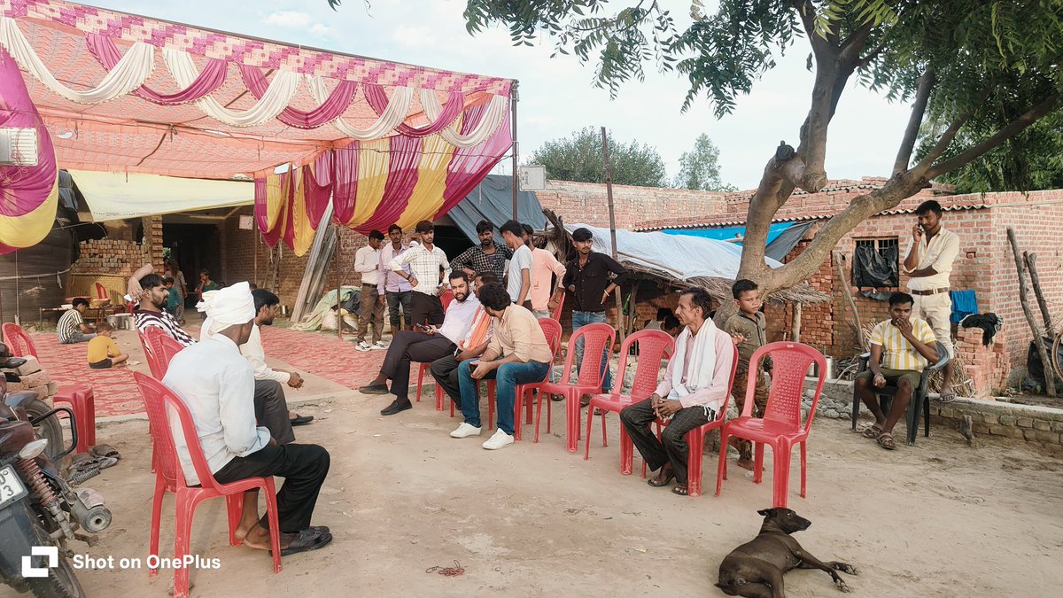 atendrasingh31's tweet photo. आज श्री हरिओम यादव जी निवासी ग्राम कासपुर के भाई का 
और श्री मुकेश कश्यप निवासी बिहारीपुर के ताऊ के दसवां संस्कार में पहुंचकर अपनी शोक संवेदना व्यक्त की।
🙏ॐ शान्ति 🙏

 #117_विधानसभा_दातागंज 
#117_dataganj_vidhansabha 
#block_pramukh_dataganj 
#ब्लॉक_प्रमुख_दातागंज https://t.co/7LiWnBdD5f