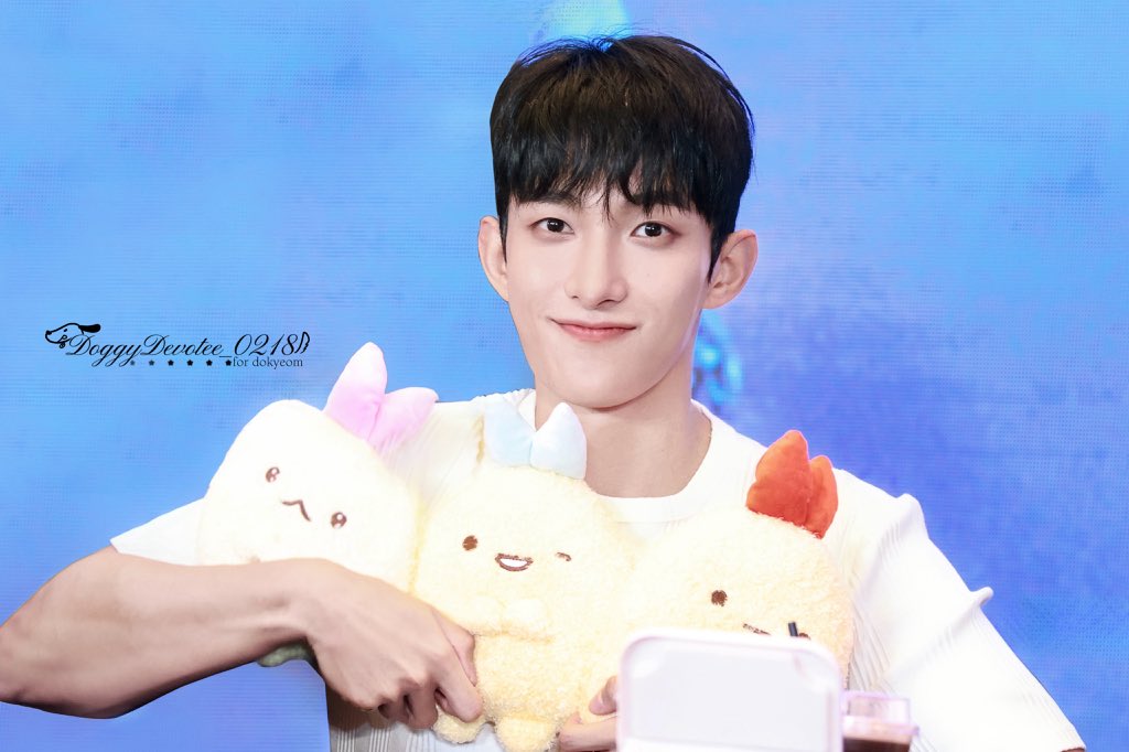 DoggyDevotee218's tweet photo. 250821 YZY Beijing

#도겸 #DK #ドギョム 
#SEVENTEEN #세븐틴 https://t.co/zCc67csOZb