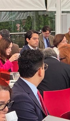 Hijo:
Que más puede pedir un Padre a la vida.

Que su estirpe, siga el ejemplo de bien, honradez, educación y dedicación profesional, de sus Abuelos.

Hijo estoy orgulloso de ti y sé que aún quedan muchas cosas por lograr

Pero qué gusto y felicidad me da verte como Catedrático