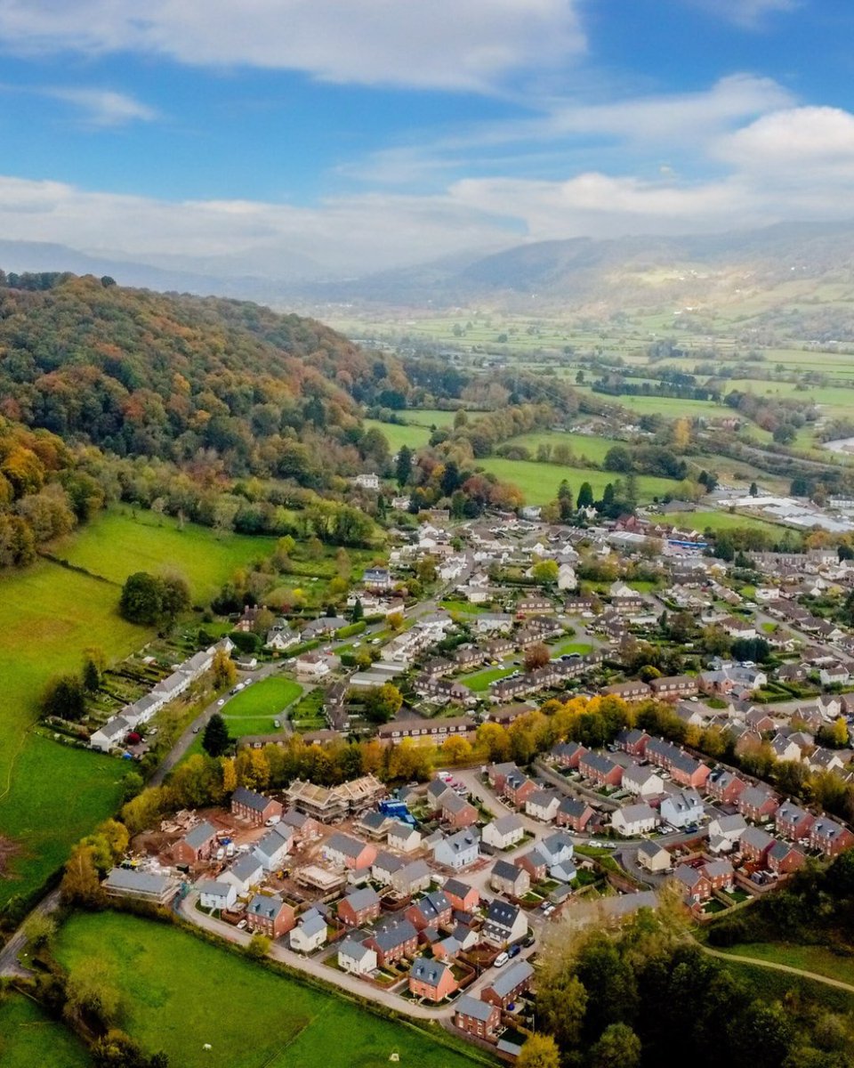 Llanfoist
👉 New build home set all on the first floor
👉 Open-plan kitchen and lounge
👉 2 large double bedrooms, 1 with ensuite
👉 2 private parking spaces &amp; rear garden
£249,950
EPC Rating - B. Council Tax Band - TBC. Freehold
01873 858990📞
bit.ly/3VcOWS3