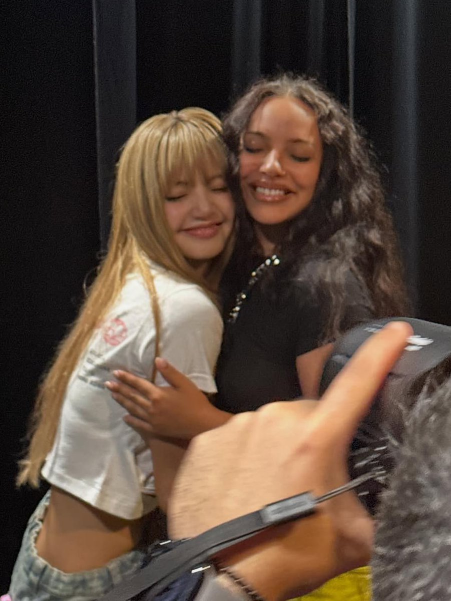 When my IT girl and ROCKSTAR worlds collide 😍❤️‍🔥 <a href="/jadethirlwall/">JADE</a> #LISA
