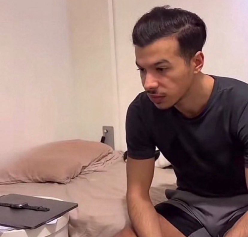 En vrai ça doit être bien d’avoir une meuf 
Tsais le gars qu’en a jamais eu