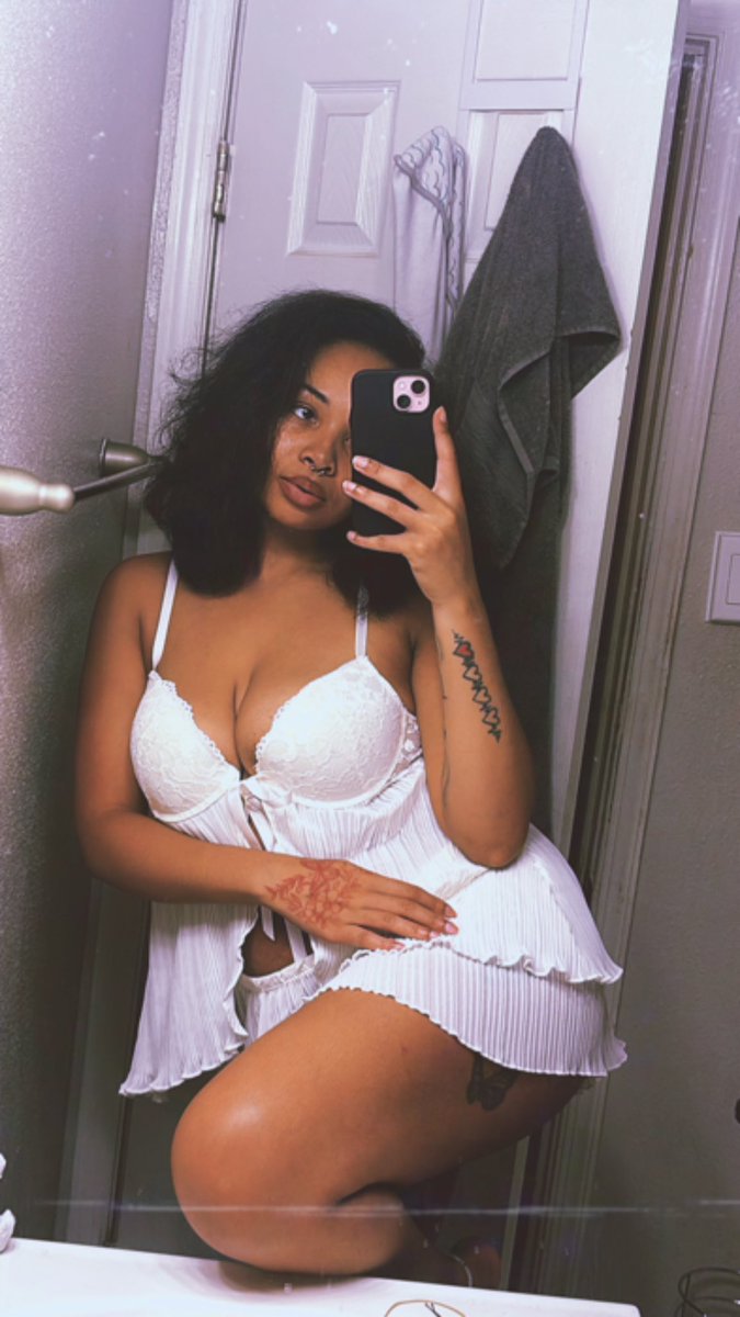 kayforeva's tweet photo. feeling grown &amp; sexy in my white 🪞 https://t.co/BrONBt8YmW