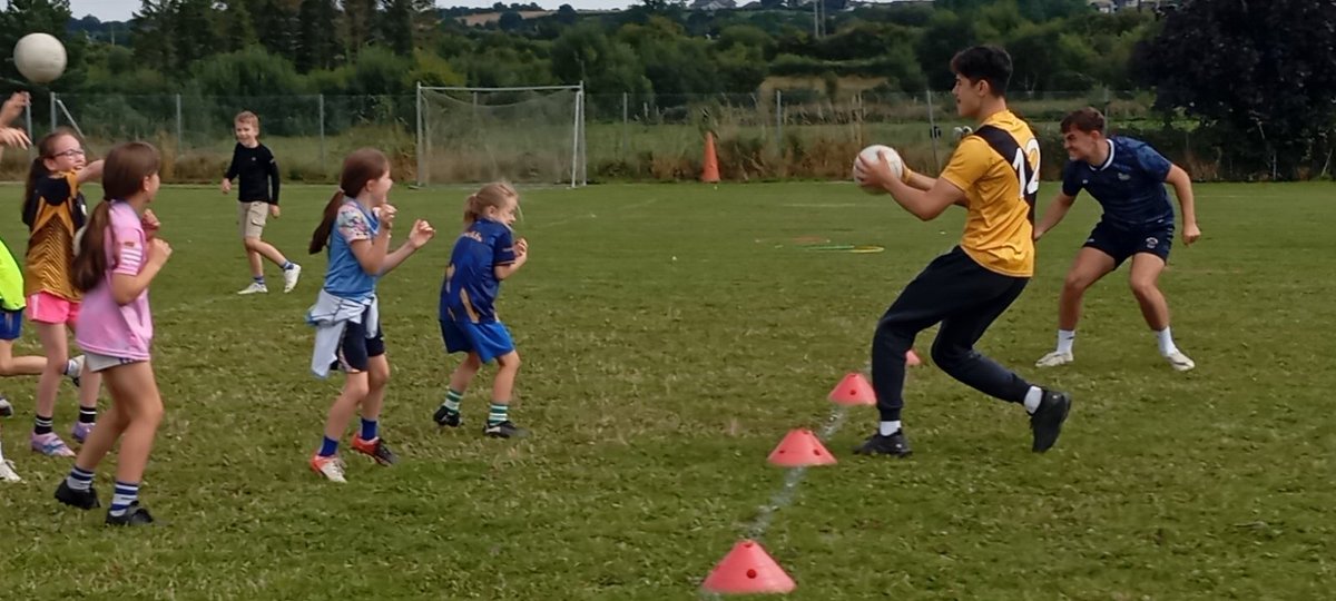 johnnynoonan12's tweet photo. Great week in our Mountmellick club camp. Some great young coaches and great role models for our kids . https://t.co/gmRGYiVQiF
