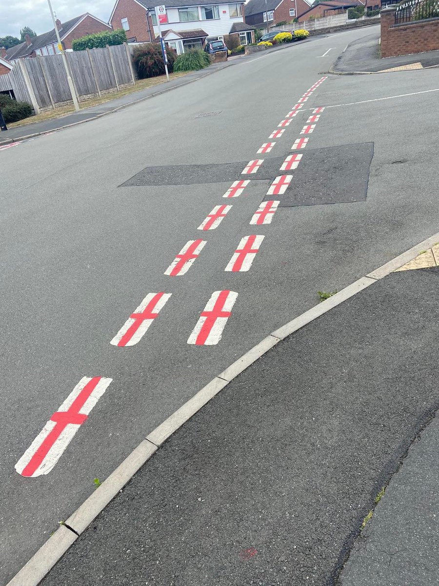 BasilTheGreat's tweet image. Keir Starmer calls this Vandalism.
We call it a work of art.  😘👌