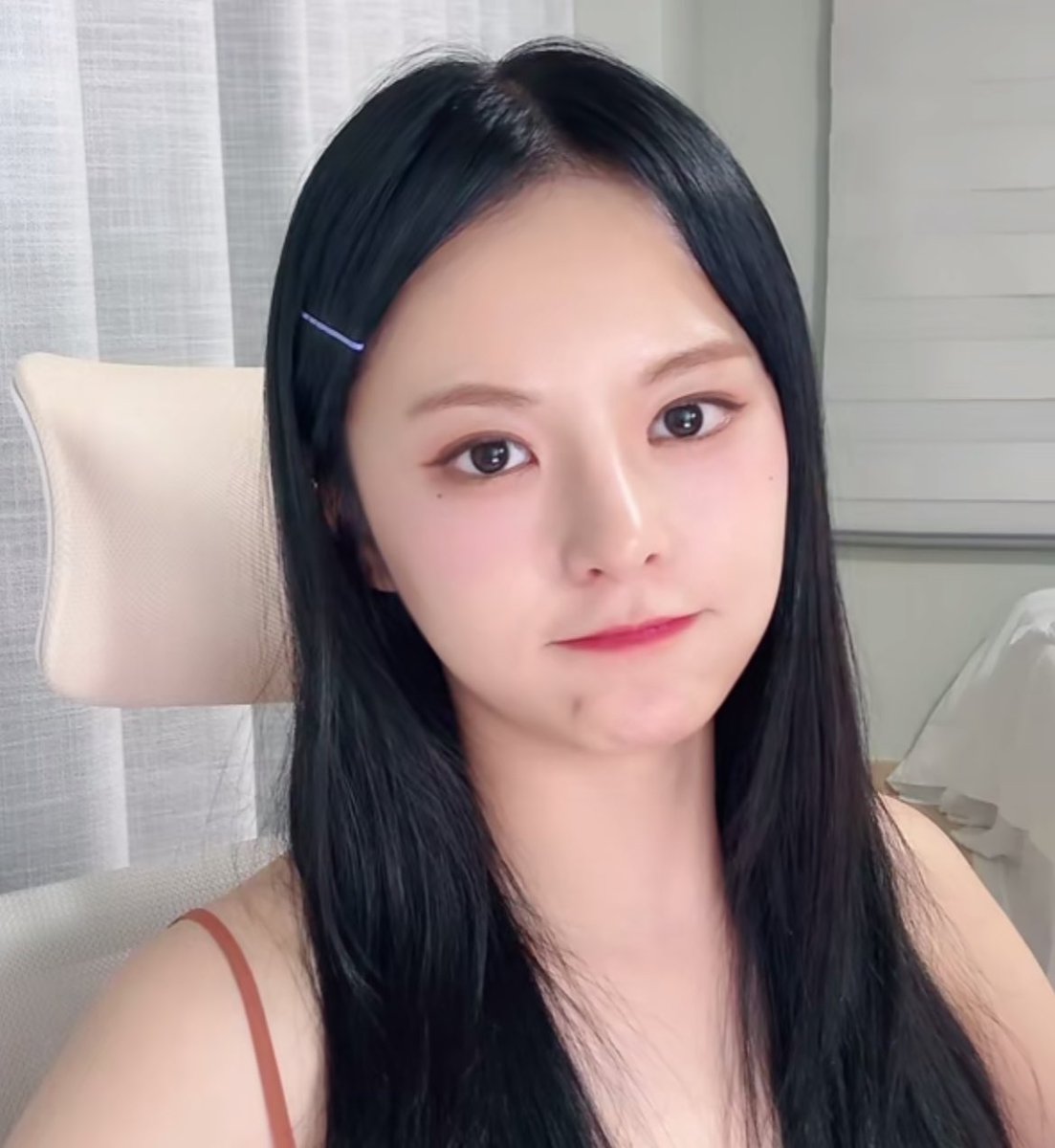 euarchived's tweet photo. she is so gorgeous please 🥀🖤 https://t.co/6in1Ujc29a