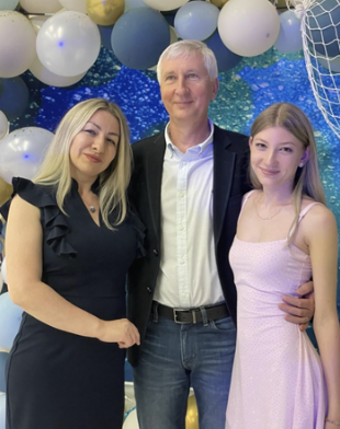 RotaryR29133's tweet photo. No Deportation to Russia. The Svechka family—Romana, Vlad &amp; 14-yr-old Leila—fled war for safety in Canada. They’ve built a life in Parry Sound. Help us keep them here. Donate: https://t.co/0QAsp6rxa6 https://t.co/z9y3P8XcwU