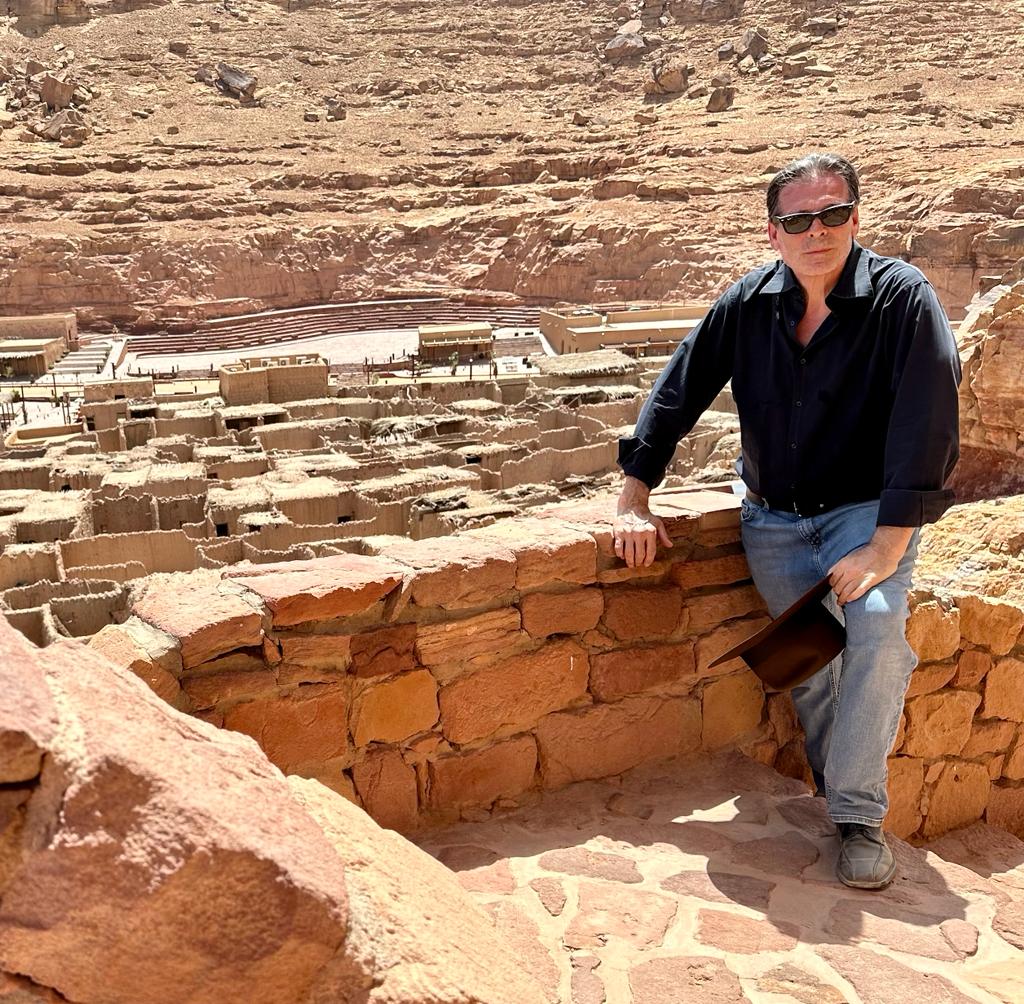 robertgillings1's tweet photo. Filming in the ancient city of AlUla, the archaeological sites of 6 B.C.
#crypto #cryptostopshere #cryptocurrency #saudiarabia #film #yellowcamel #paperempire #tvservies #independentfilmmaking #kingdomodsaudiarabia https://t.co/PFgnyBc4C7
