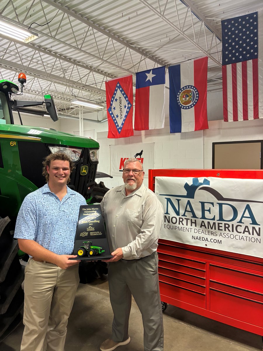 DealerInst's tweet photo. 🎉 Congrats to Alex Geesling, OSUIT Ag Technician Program grad (sponsored by NAEDA) &amp; tech at P&amp;K Equipment, on receiving the Outstanding Student Award! 👏

#NAEDA #OSUIT #P&amp;KEquipment #AgTechnician https://t.co/Cm2YNoL7Ue