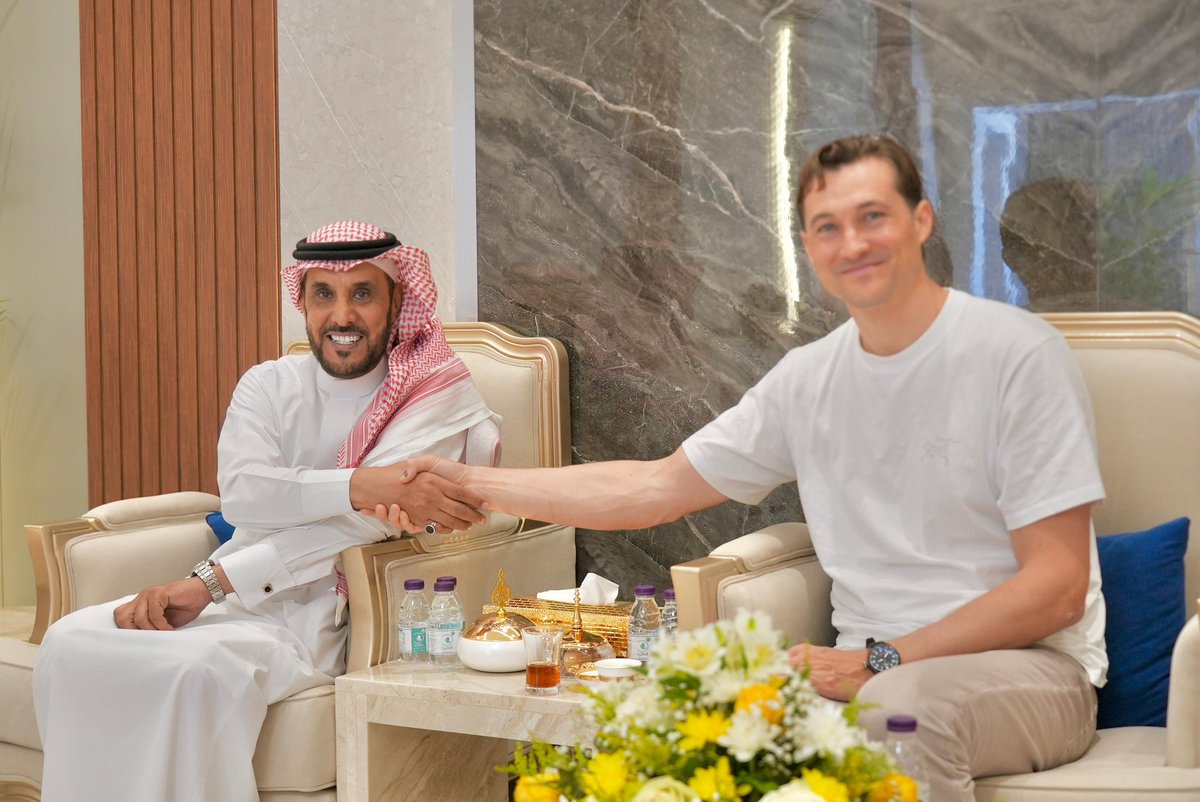 محمد القزلان (@malgazlanksa) on Twitter photo تشرفت بزيارة السيد <a href="/BenHarburg/">Ben Harburg</a> مالك نادي الخلود السعودي بمنزلي في محافظة الرس .. تخللها الكثير من الحديث عن مستقبل الاستثمار هنا وفي المنطقة .. فشكرًا له على تلبية الدعوة .. #الشهيد_سليمان_القزلان_وشهداء_الواجب #القصيم #الرس تشرفت بزيارة السيد <a href="/BenHarburg/">Ben Harburg</a> مالك نادي الخلود السعودي بمنزلي في محافظة الرس .. تخللها الكثير من الحديث عن مستقبل الاستثمار هنا وفي المنطقة .. فشكرًا له على تلبية الدعوة .. #الشهيد_سليمان_القزلان_وشهداء_الواجب #القصيم #الرس