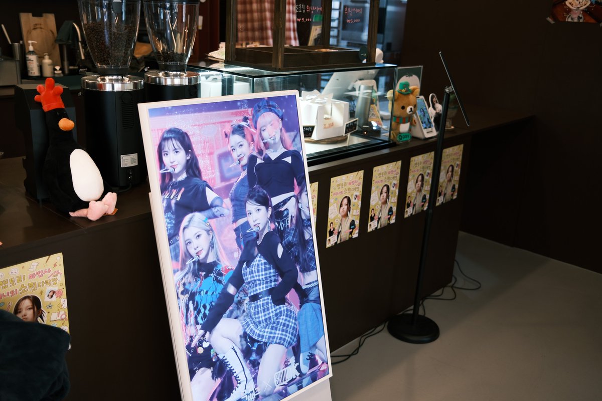 8/10~12일에 진행한 케플러 최유진님 생일카페 이벤트 대관 후기 작성하였습니다! 사계의숲을 찾아주셔서 감사합니다 ദ്ദി˶ˆ꒳ˆ˵)

#내소원은_지니의_행복 ε(´｡•᎑•`)っ⸝* 
#0812_지니에게_소원을말해봐 💗✨

🪄blog.naver.com/fofscoffee/223…