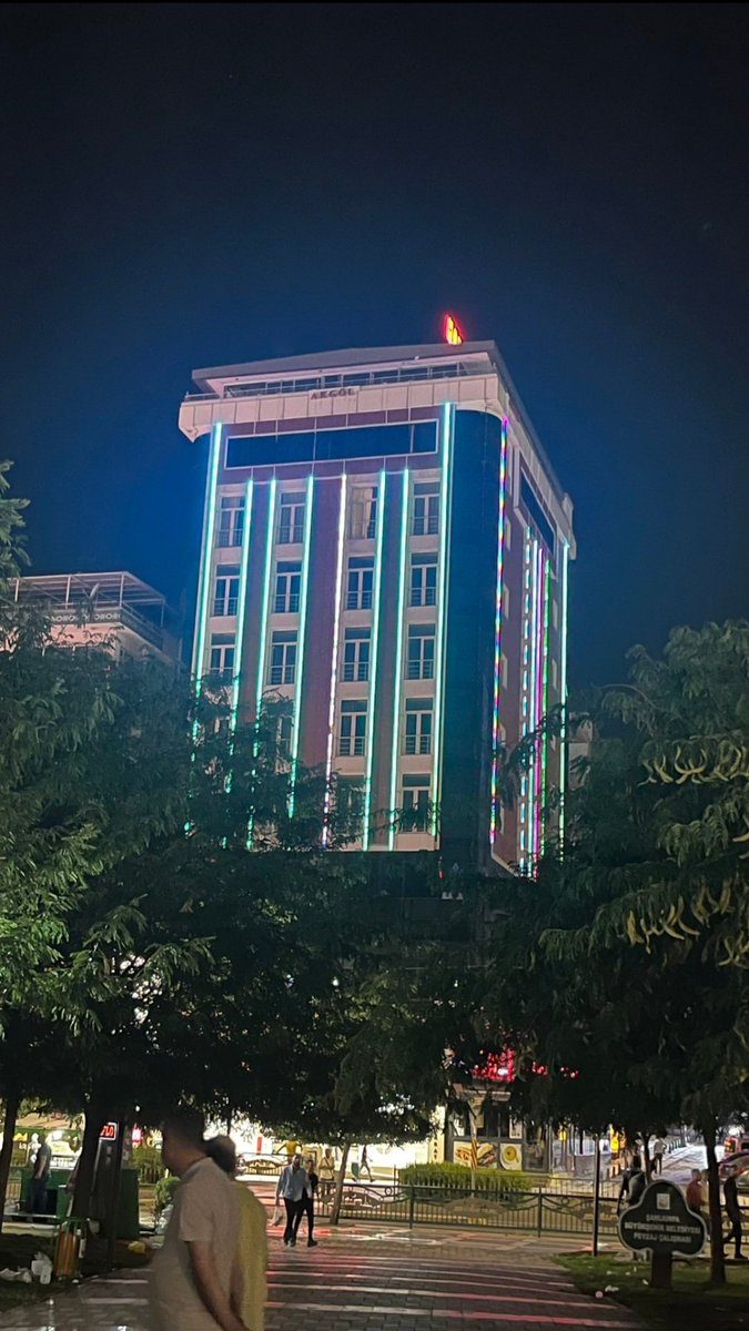 Yeni hikayelere tanık olmak için, Yenilenen yüzüyle, Kıymetli Yurum Ailesi tarafından Şehrimizin Turizmine katkı sunacak New Akgöl Hotel, Konfor ve misafirperverliği ile hizmet vermeye başlamıştır. Hayırlı uğurlu olsun. <a href="/VedatYURUM/">Vedat YURUM</a> <a href="/MustafaYurum/">Mustafa Yurum</a>