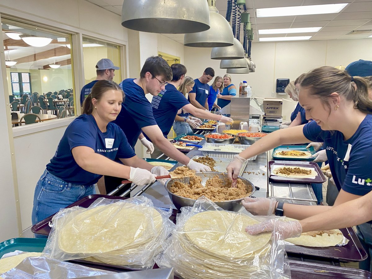 OmahaHomeForBoy's tweet photo. Hey @LutzFinancial you filled our bucket! Thank you for choosing OHB for your Day of Caring project. Thanks to you our youth and families will have access to nearly 300 nutritious meals! They will feel so loved because you put your heart and hands to work in a BIG way. Thank you! https://t.co/At9MvcApKt