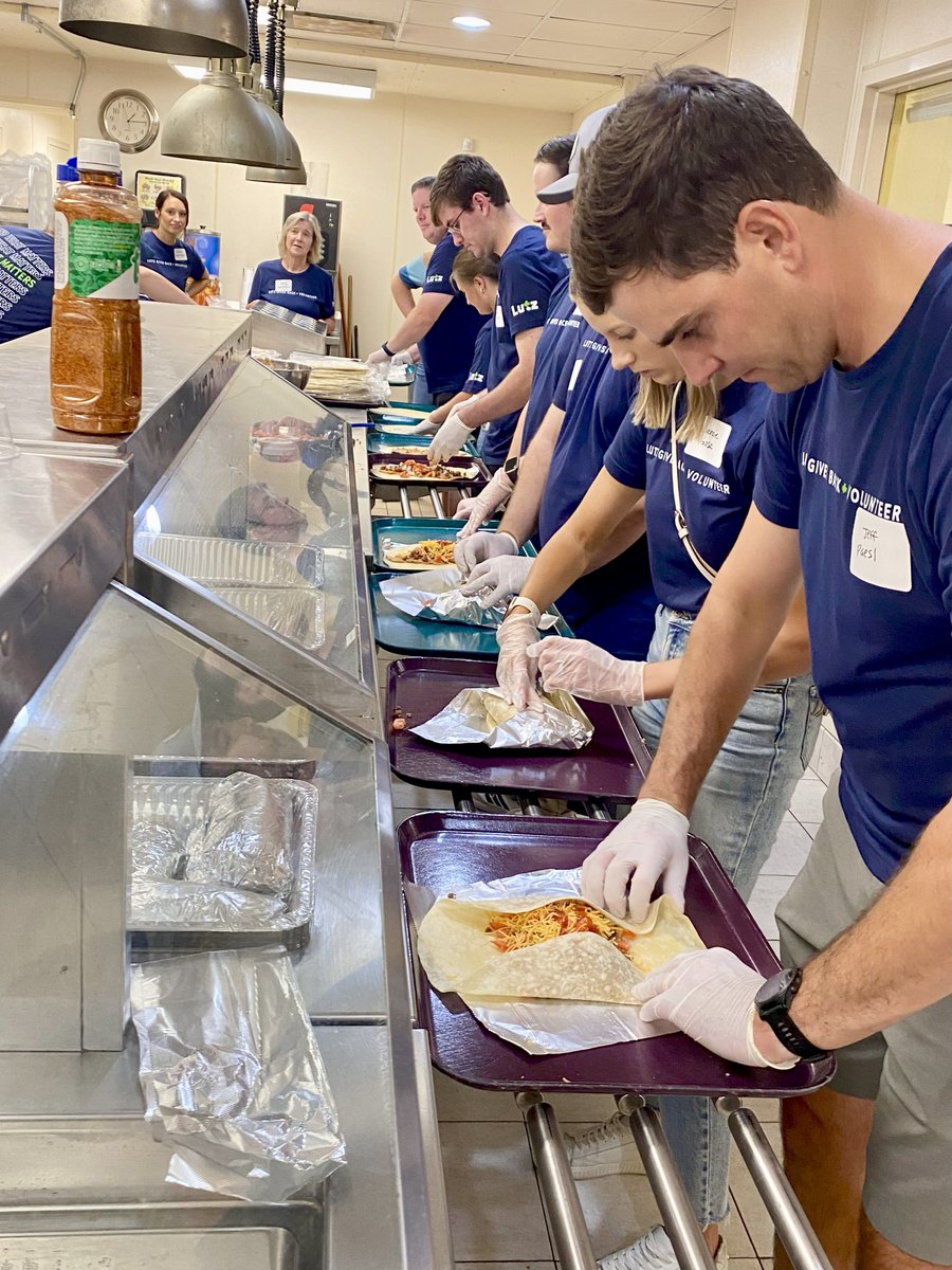 OmahaHomeForBoy's tweet photo. Hey @LutzFinancial you filled our bucket! Thank you for choosing OHB for your Day of Caring project. Thanks to you our youth and families will have access to nearly 300 nutritious meals! They will feel so loved because you put your heart and hands to work in a BIG way. Thank you! https://t.co/At9MvcApKt