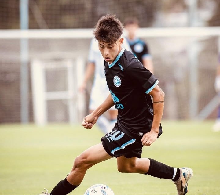 #Belgrano |  TULIÁN,OTRA VEZ DE SELECCIÓN 

🇦🇷 Ramiro Tulián, el talentoso enganche de la reserva, volvió a ser citado a la selección Sub 17 de Diego Placente tras su buen rendimiento en el torneo L’Alcúdia. Fue campeón,dio 2 asistencias en la final y fue elegido en el 11 ideal