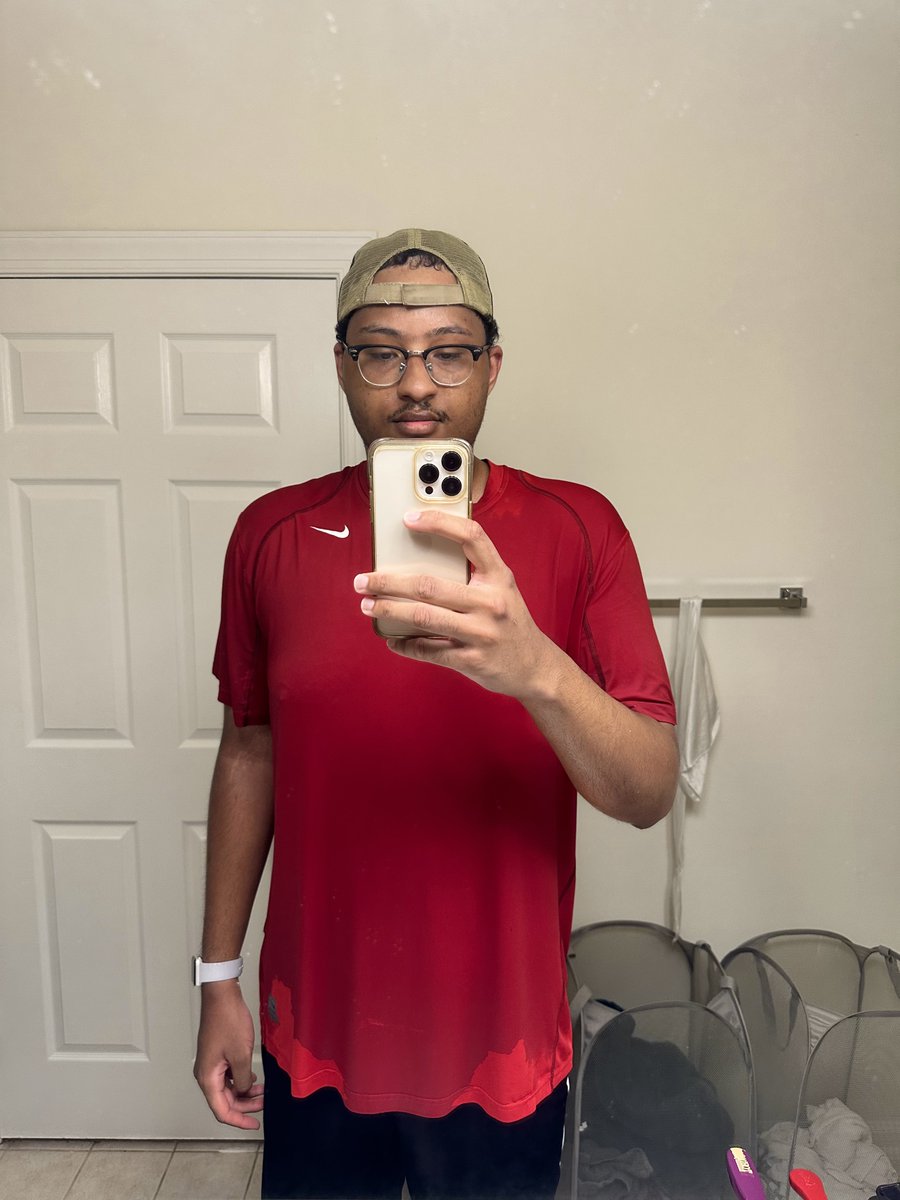 notjknox's tweet image. it's fw me Friday. do y'all fw dudes who get #moist from their 4.6 mile runs ⁉️