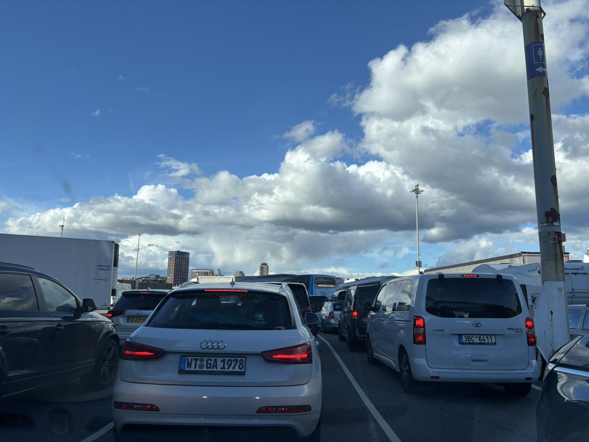 Pff lekker chaotisch hier bij de <a href="/StenaLine/">Stena Line</a> in Göteborg. Totaal geen overzicht of logica. Dan was het bij <a href="/fjordline/">Fjord Line</a> beter geregeld. #ScandiTrip #HomewardBouns