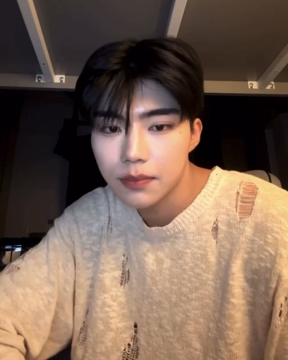 giantbabygw_'s tweet photo. 기다리다가 꼬버구들 들어오니까 차칸눈 장착!! ✨ https://t.co/PPGmFPDZCD