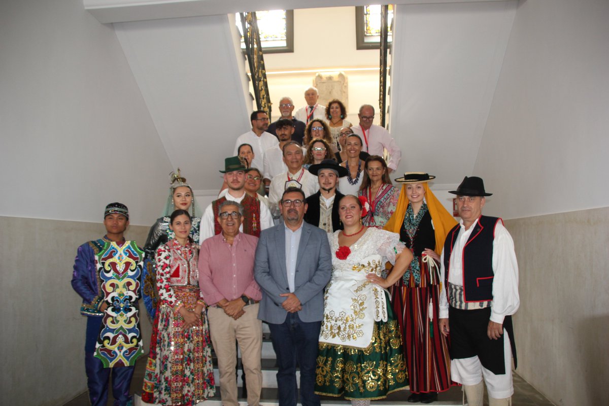 Cieza da la bienvenida a lo grupos participantes en el 35 Festival Internacional de Folklore en el Segura ciezaenlared.com/Principal/2025…