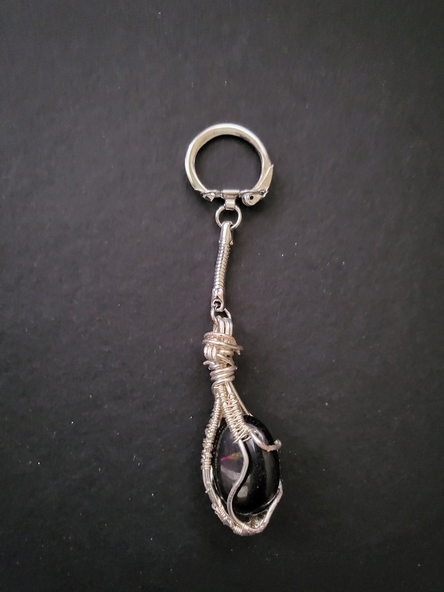 I made my first ever jewelry. Keychain with natural crystal.
Aluminium and black turmaline.
#CRYSTALSTONES #crystalspell #spell #handmadejewelry #jewelry #CraftyMom