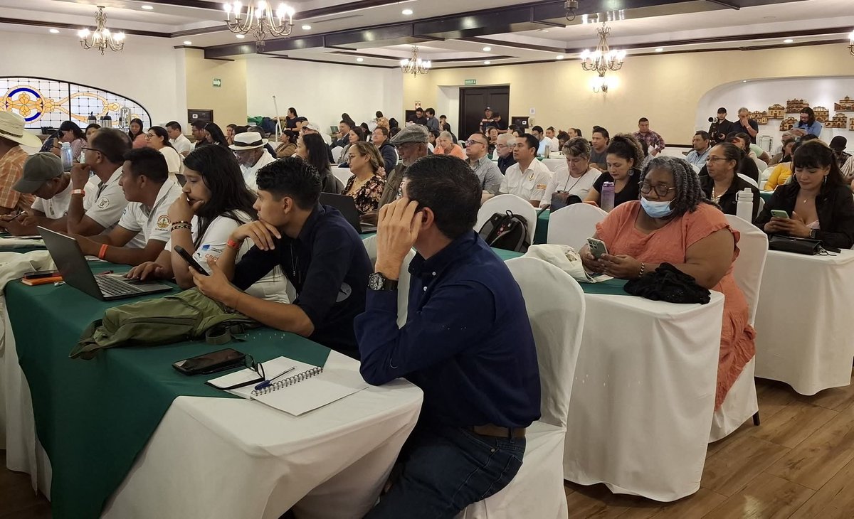 RadioVictoria10's tweet photo. #ResilienciaYEsperanza
Foro Centroamérica Vulnerable Unida por la Vida realiza su XVI Encuentro Regional: “Territorio, resiliencia y esperanza”, con el objetivo de promover una reflexión sobre la crisis política y climática que atraviesa Centroamérica.
Texto y 📷 #Arpas https://t.co/PJ0zDzZX5b