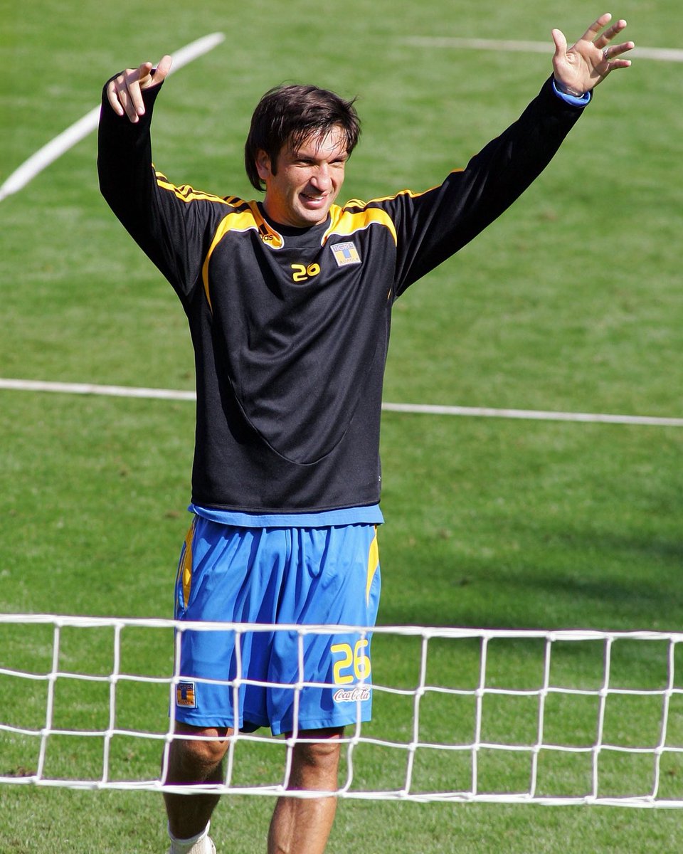 2009… fut-tenis, risas y mucho futbol. ⚽😜

De esos recuerdos que te sacan una sonrisa siempre.