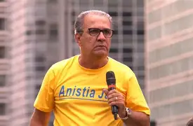 No palco da impunidade, grita, ameaça, promete ter vídeos que “derruba o STF” e se apresenta como se fosse o escolhido de Deus para salvar a pátria. No fundo, o que busca é apenas blindar seus pares e sustentar a velha impunidade. Diante da PF, o leão de púlpito virou gatinho.