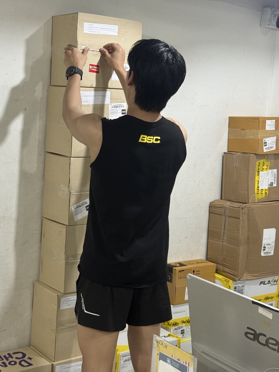 วันนี้ปัปป๊ามาช่วยป๋มแพคออเดอร์ตกหล่นด้วยตัวเองเยยย 🥹🫶🏻 เดี๋ยวพรุ่งนี้ป๋มมาแจ้งเลข Track นะฮับบบ รอแปปน้าาา 🥰