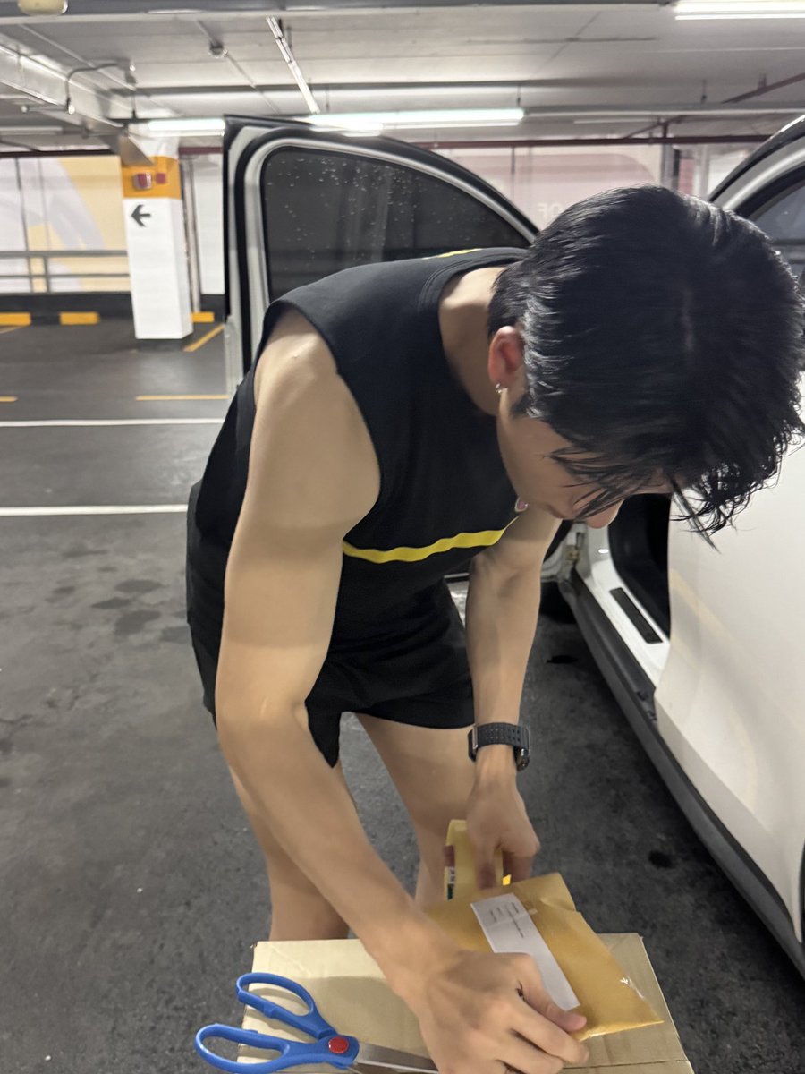 Donchaab's tweet photo. วันนี้ปัปป๊ามาช่วยป๋มแพคออเดอร์ตกหล่นด้วยตัวเองเยยย 🥹🫶🏻 เดี๋ยวพรุ่งนี้ป๋มมาแจ้งเลข Track นะฮับบบ รอแปปน้าาา 🥰 https://t.co/Hfn657II4B