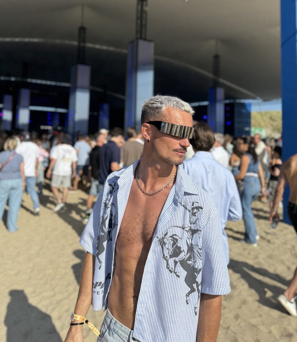 matthieu714's tweet image. Du son et du soleil 🎶☀️
Le week-end dernier c’était le festival WeCanDance  en Belgique 🇧🇪 

#FestivalVibes #SummerEnergy #ElectroScene #BeachMode #StyleGoals #FestivalFit #PartyAllDay #GoodVibesOnly #WeekendMood #MusicLovers #Sunglasses #outfit #ootd