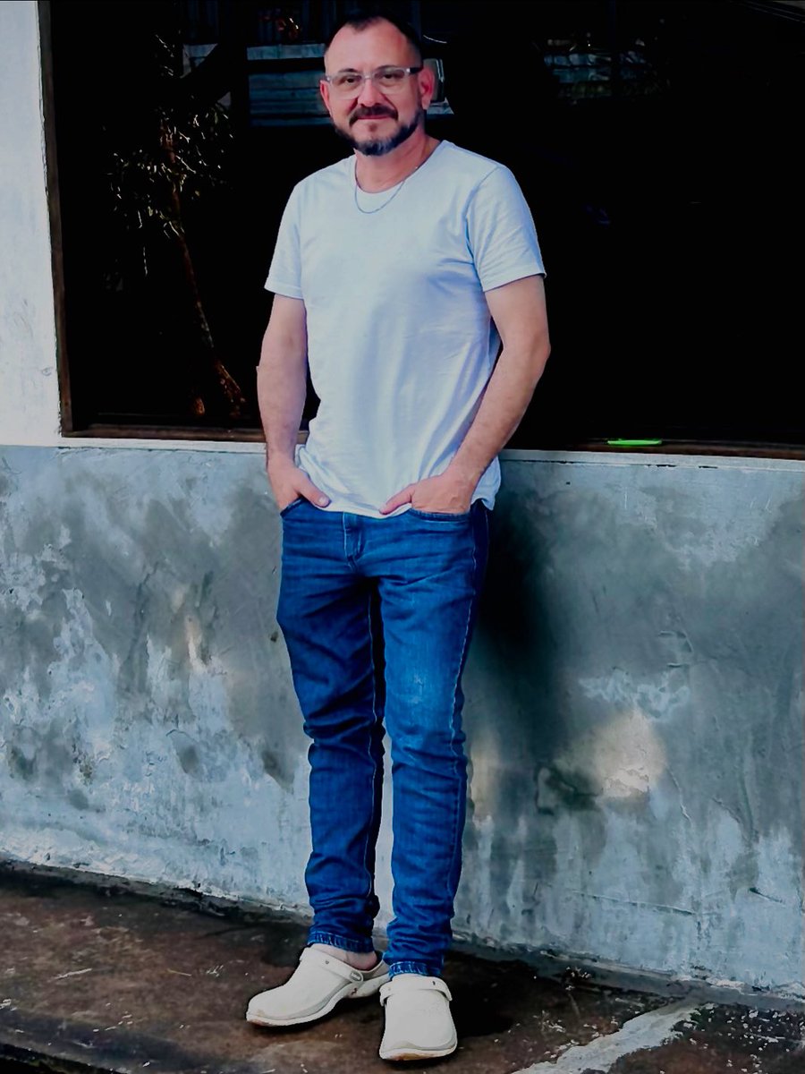 ✨ Me tomé en serio frases como “Brilla sin pedir permiso” (Anónimo) ✨, “Colecciona momentos, no cosas” 📸🌍 o “Haz de cada día tu obra maestra” 🎨 (John Wooden).