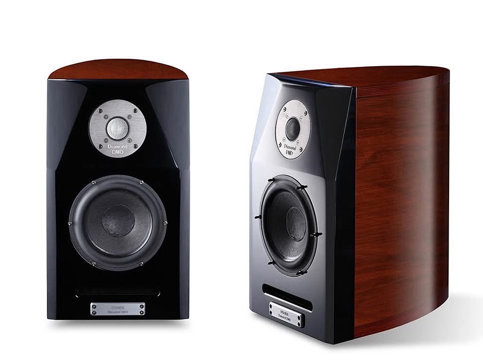 Το Usher Mini-X Diamond ειναι ηχειο βασεως 2 δρομων, με woofer 7" και tweeter 1.25" DMD diamond dome. Ευαισθησια 87db. Αποκριση Συχνοτητων 41Hz-40kHz. Δυνατοτητα ανταλλαγων, δοσεων. Διαθεσιμο για ακροαση στο studio μας. Τιμή 3.270€

Προσεγγίστε ήχο που σε άλλους κατασκευαστές
