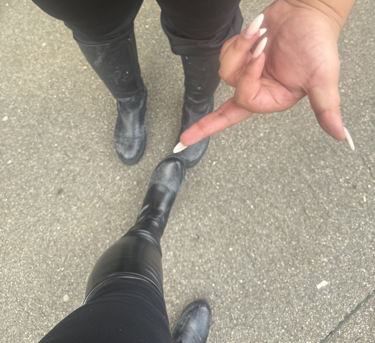 Komm Stiefel lecken Kriecher <a href="/HerrinLuxuria/">Herrin Luxuria</a>