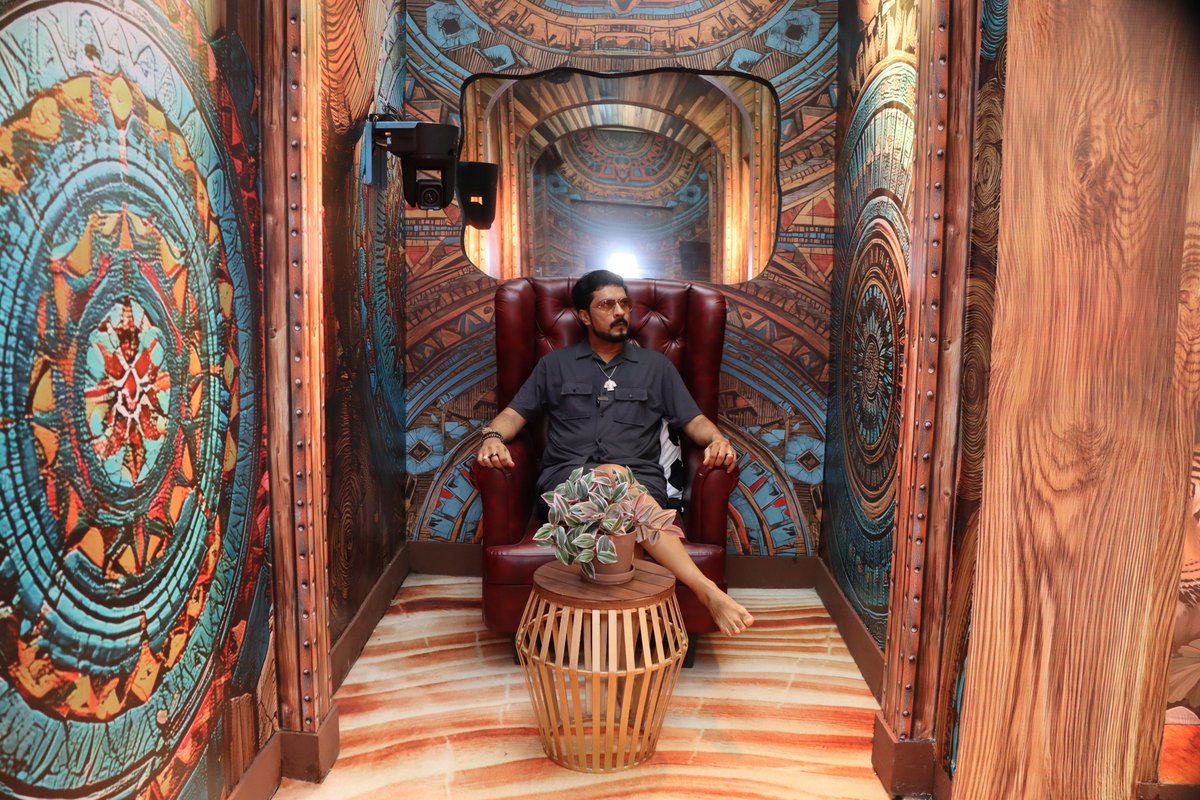 Bollywood Spy (@bollyspy) on Twitter photo Watch #BiggBoss19 Grand House Tour With RJ <a href="/DIVYASOLGAMA/">RJ🇬️9⃣ Divya (दिव्य) Solgama</a> : Entry, Swimming Pool, Luggage Area, Bathroom, Secret Corners And More..
👉youtu.be/vEIFO3Lr_XA Watch #BiggBoss19 Grand House Tour With RJ <a href="/DIVYASOLGAMA/">RJ🇬️9⃣ Divya (दिव्य) Solgama</a> : Entry, Swimming Pool, Luggage Area, Bathroom, Secret Corners And More..
👉youtu.be/vEIFO3Lr_XA