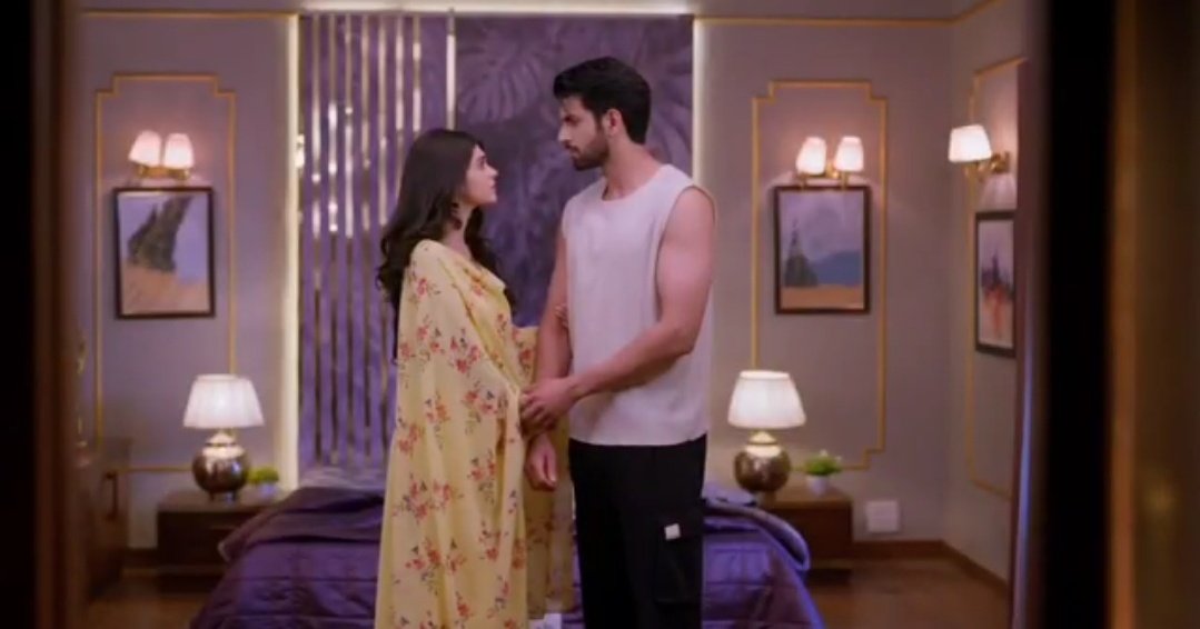 Dil_Saiyaara's tweet photo. The way he looking at her 🥺🤍

#PraShiv #KumkumBhagya https://t.co/WfI7R6xeza