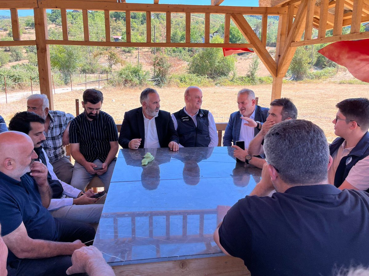 İl Müdürümüz Yasin ÖNDER, İl Müdür Yardımcımız, Eflani İlçe Müdürümüz, Şube Müdürümüz ve teknik personellerimiz ile birlikte Eflani İlçemiz Ovaçalış köyü Karpuz Üretim Bahçesinde Sebahattin YALÇIN ve üreticilerimizle bir araya geldi.

<a href="/TCTarim/">T.C. Tarım ve Orman Bakanlığı</a> <a href="/ibrahimyumakli/">İbrahim Yumaklı</a> <a href="/onderyasin74/">yasin önder</a>