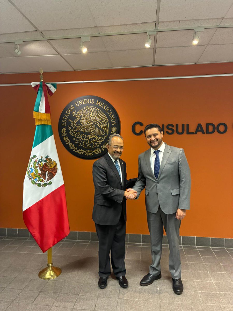 Muy productiva reunión con mi amigo el Emb. <a href="/carlos_glezgtez/">Carlos González Gutiérrez</a>, cónsul de México en Los Ángeles, #California. Trabajando en equipo
#DiplomaciaHumanista