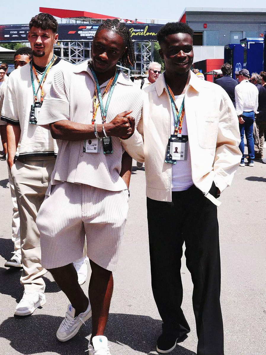 vsrsus's tweet photo. Eze and Saka. The game needed this link up. https://t.co/5Q8jBSaehP
