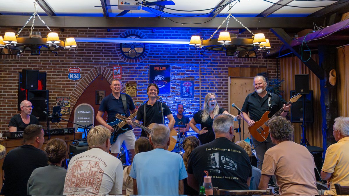 theaterGrbergen's tweet photo. Nog 1 nachtje slapen en dan staan 13 topartiesten uit @Gramsbergen in Het Bostheater. Met liedjes die iedereen kent. En begeleiding van een topband (foto). 
 
Nog geen kaartje?
Ze zijn te koop bij de DA in Gramsbergen en via website Theater @DeVoorveghter https://t.co/eBBjsnbGu7