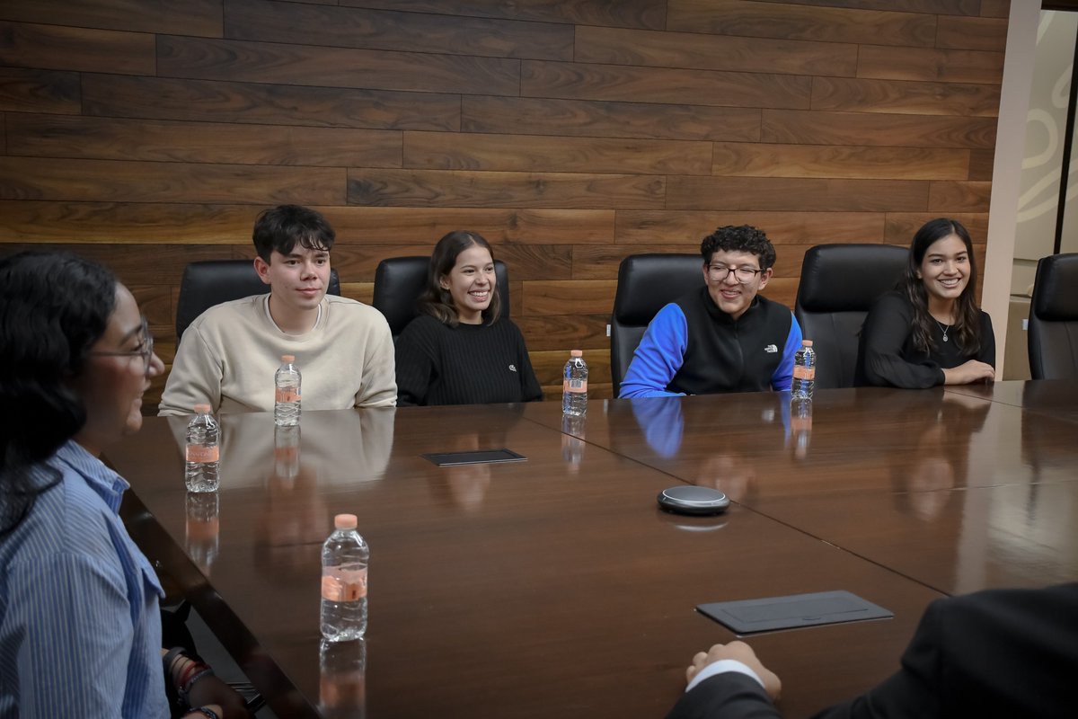 Nos reunimos con los alumnos ganadores de la XLI Olimpiada Nacional  de Ingeniería Civil celebrada en Durango.

Nuestros estudiantes obtuvieron:
🏆 1er lugar en la competencia académica de Transporte y Vías Terrestres.
🥉 3er lugar en la competencia técnica de Topografía.
